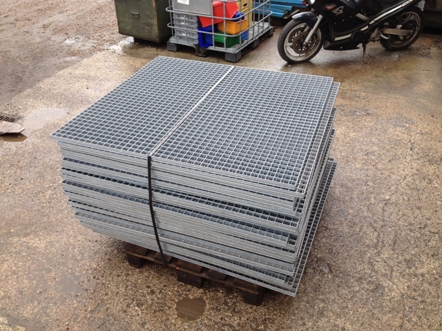 6768 - Galvanized Grating - Elephant Grating