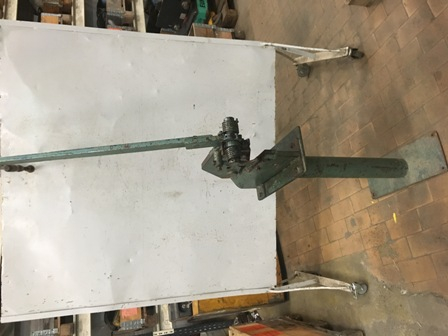 7656 - Plate cutter on stand