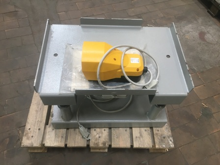 7719 - Rystebord / Vibrationsbord med fodpedal