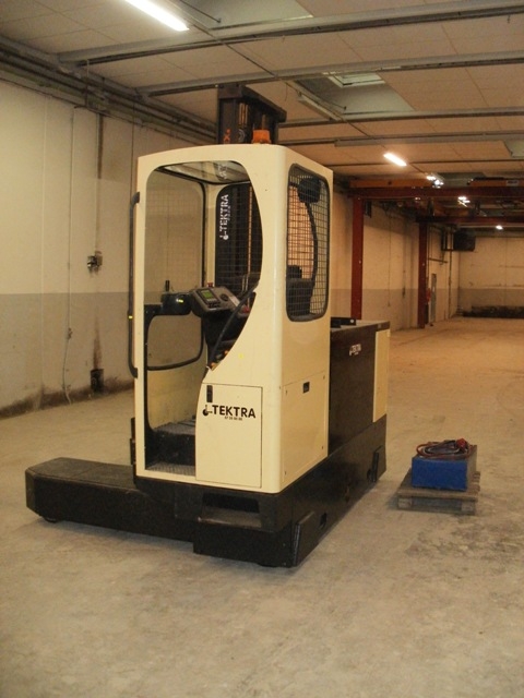 2923 - 4 Way Electric Fork Lift HUBTEX / TEKTRA - Type: MQ 20