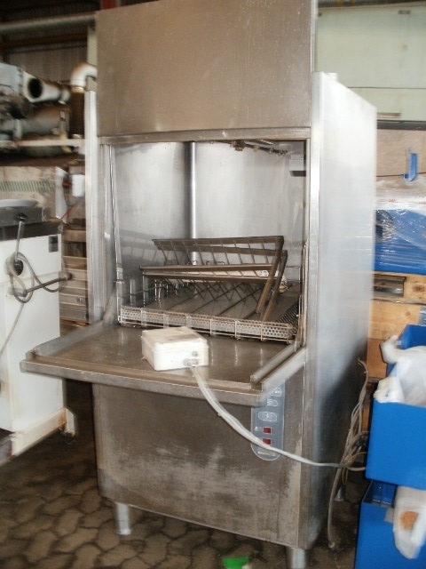 3235 - Industrial Dishwasher