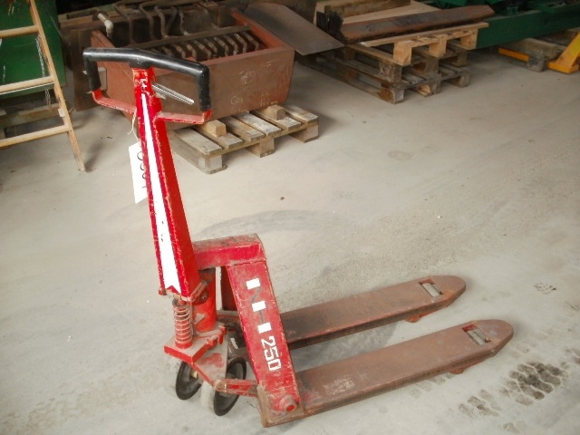 3504 - Pallet Lifter - NH 2500 - Type: PL-25