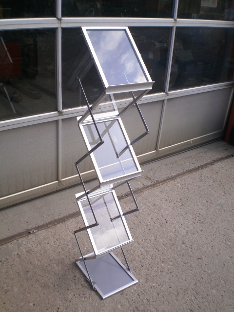 5565 - Brochurestander - Display - Zigzag display